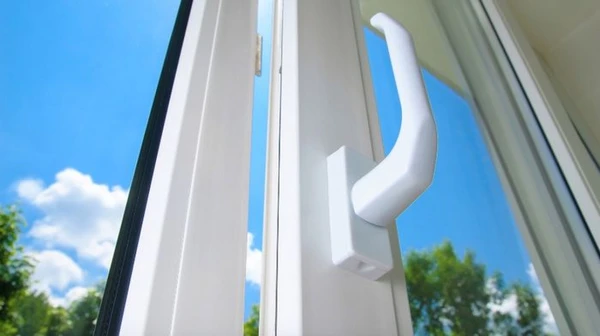 كيفية تنظيف النوافذ بشكل واضح وأنيق في نهر الدنيبر؟