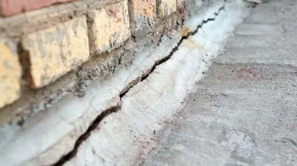 كيف نفهم أن أساس المنزل يحتاج إلى إصلاحات عاجلة